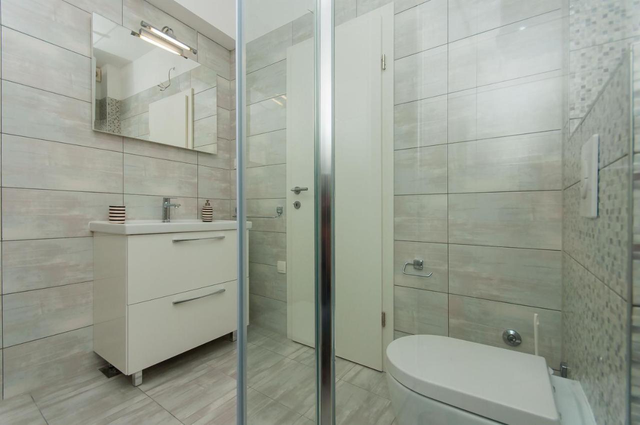 Apartman Mira- โอมิช ภายนอก รูปภาพ