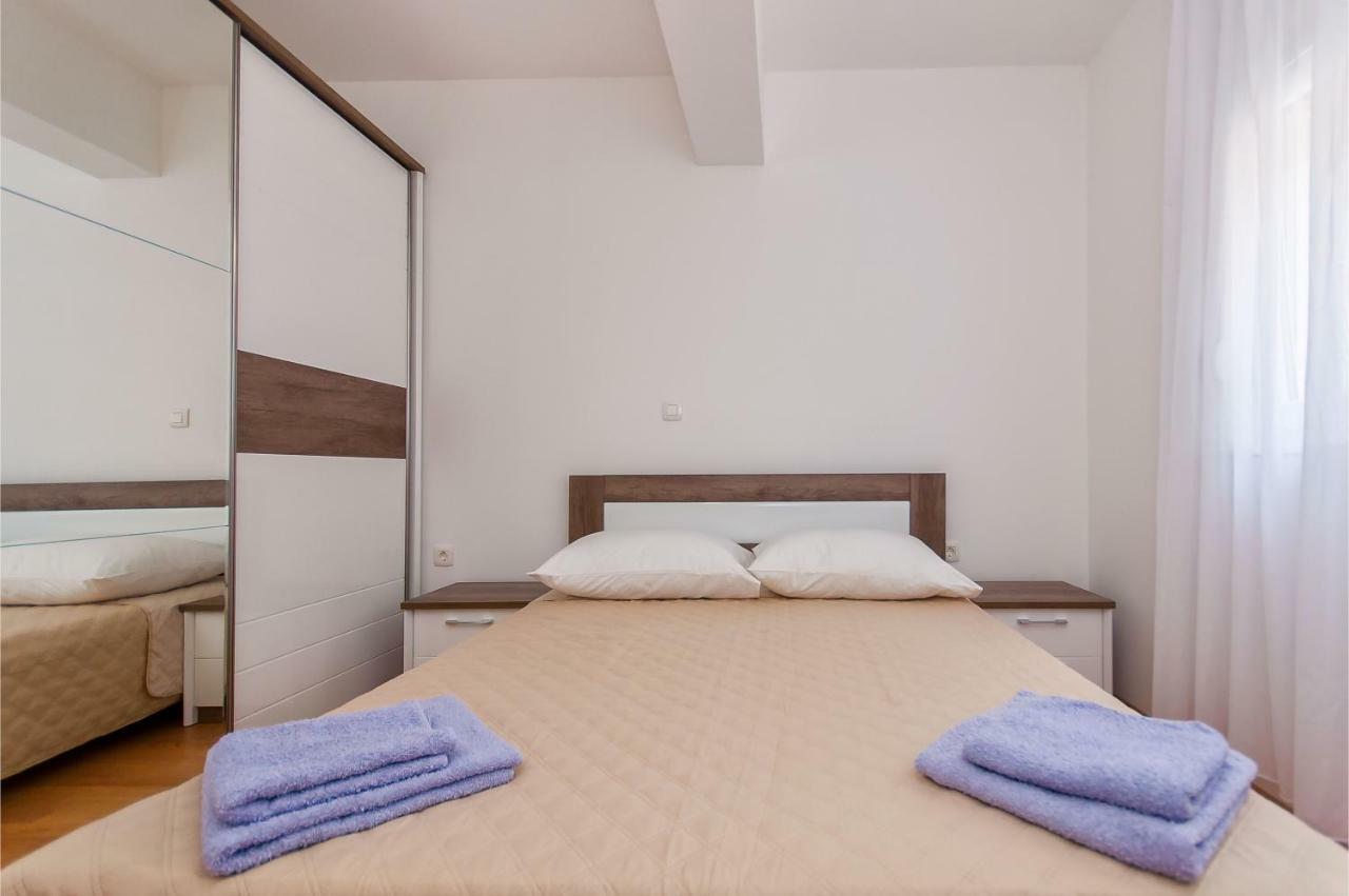 Apartman Mira- โอมิช ภายนอก รูปภาพ